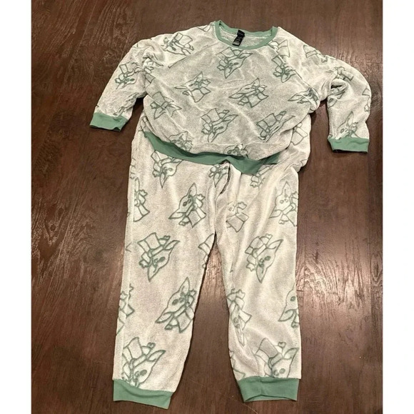 Disney Star Wars The Mandalorian Womens 2-Piece Fleece Jogger Lounge Set (g3) - Picture 1 of 3